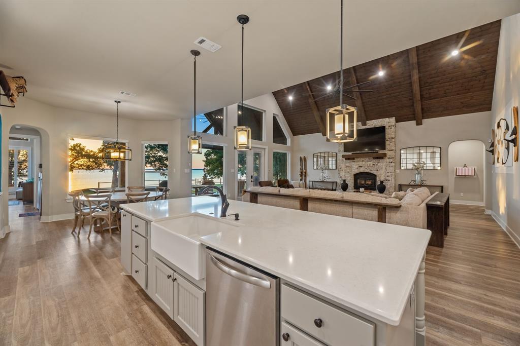 Streetman, Texas, 75859, United States, 6 Bedrooms Bedrooms, ,7 BathroomsBathrooms,Residential,Active,2052141