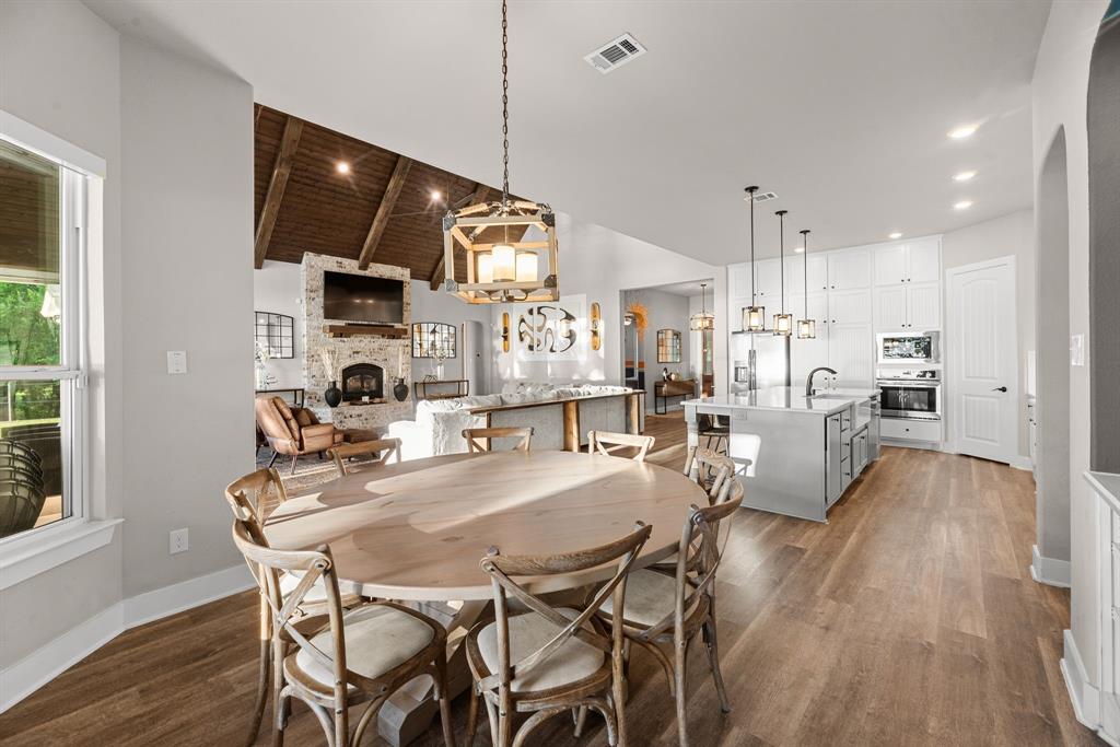 Streetman, Texas, 75859, United States, 6 Bedrooms Bedrooms, ,7 BathroomsBathrooms,Residential,Active,2052141