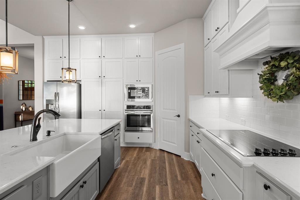 Streetman, Texas, 75859, United States, 6 Bedrooms Bedrooms, ,7 BathroomsBathrooms,Residential,Active,2052141