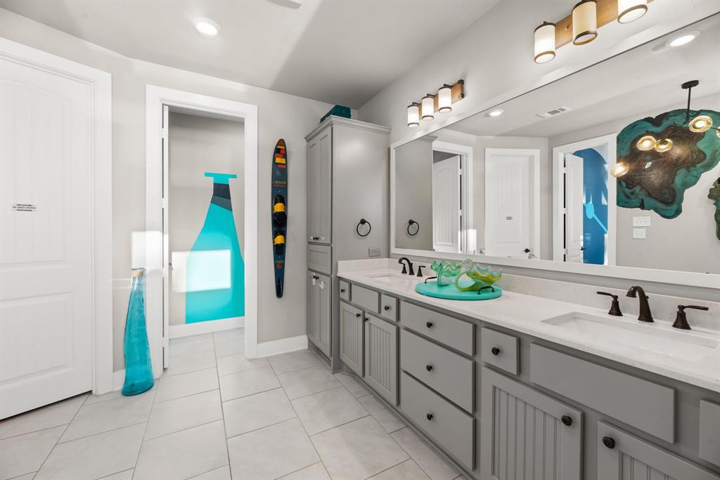 Streetman, Texas, 75859, United States, 6 Bedrooms Bedrooms, ,7 BathroomsBathrooms,Residential,Active,2052141