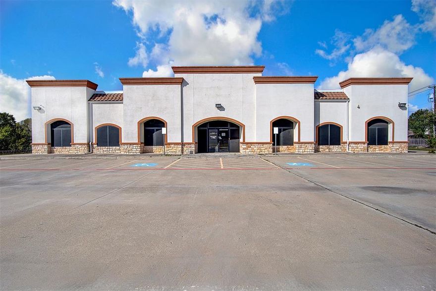 Vacant medical office space - sustained significant copper theft - will
need new wiring and HVAC and some interior buildout to completely
restore and will be responsibility of buyer. Price is reflective of work
required to complete.
• 5,670 sf - Contiguous as one space - originally designed as divisible
into two spaces
2,573 sf - facing Nathan Lowe - divided into offices, conference
room
3,097 sf - side facing - has larger open area, 3 restrooms (2 with
showers).
Each space had separate 400 amp power, before stripped, and
restrooms and can easily be one space or two without a common
area.
• 28 parking spaces (4.94 per 1000 ratio) exceeds parking required by
Arlington for medical, office and retail uses
Zoning CC - Community Commercial
Traffic counts 2,878 vpd on Nathan Lowe
visible to over 35,000 vpd on Matlock Rd.