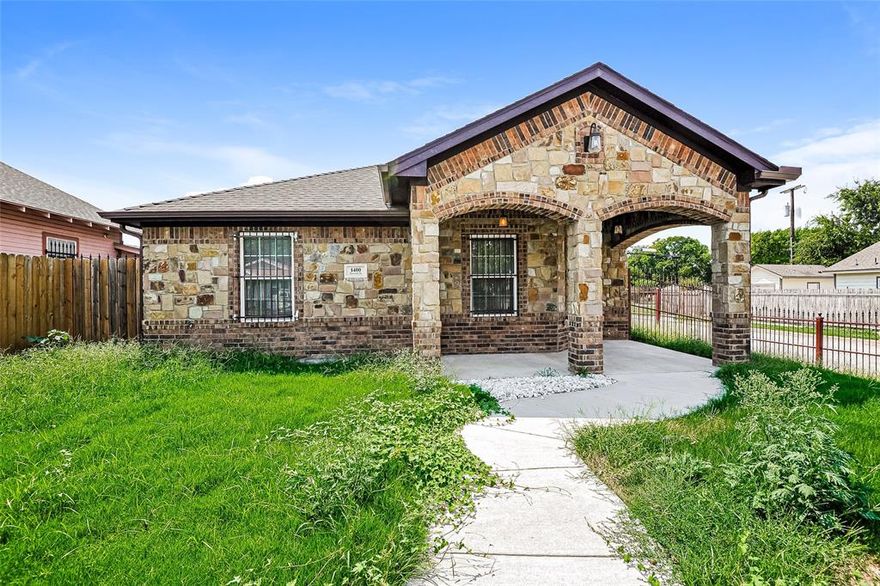 This beautifully updated Fort Worth home combines modern style with everyday comfort in an unbeatable location. Featuring 3 bedrooms and 2 bathrooms, this property offers a bright layout perfect for both relaxing evenings and entertaining guests.

Step inside and you’ll find fresh finishes, spacious living areas, and a well-designed kitchen that makes cooking a joy. The bedrooms provide comfortable retreats, while the bathrooms are thoughtfully updated with contemporary touches. Outside, the backyard is a blank canvas—ideal for BBQs, pets, or creating your own outdoor oasis.

Located in the heart of Fort Worth, this home is just minutes from downtown, the Medical District, Magnolia Avenue dining, and major highways, giving you easy access to everything the city has to offer.

Whether you’re a first-time buyer, downsizing, or looking for an investment property, 1400 Stewart St is a must-see!