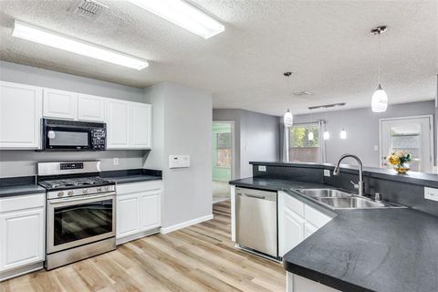 2704 Country Grove Trail Mansfield TX 76063