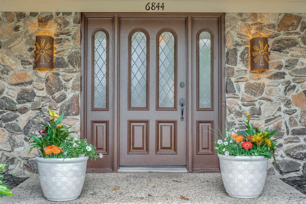 6844 Leameadow Drive