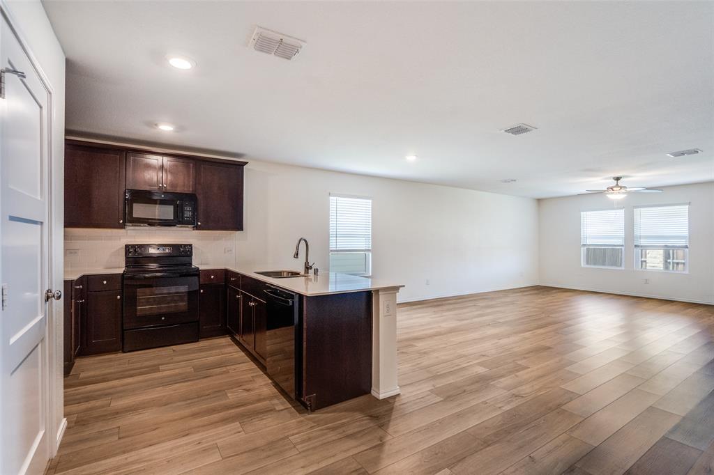 528 Autumnwood Way