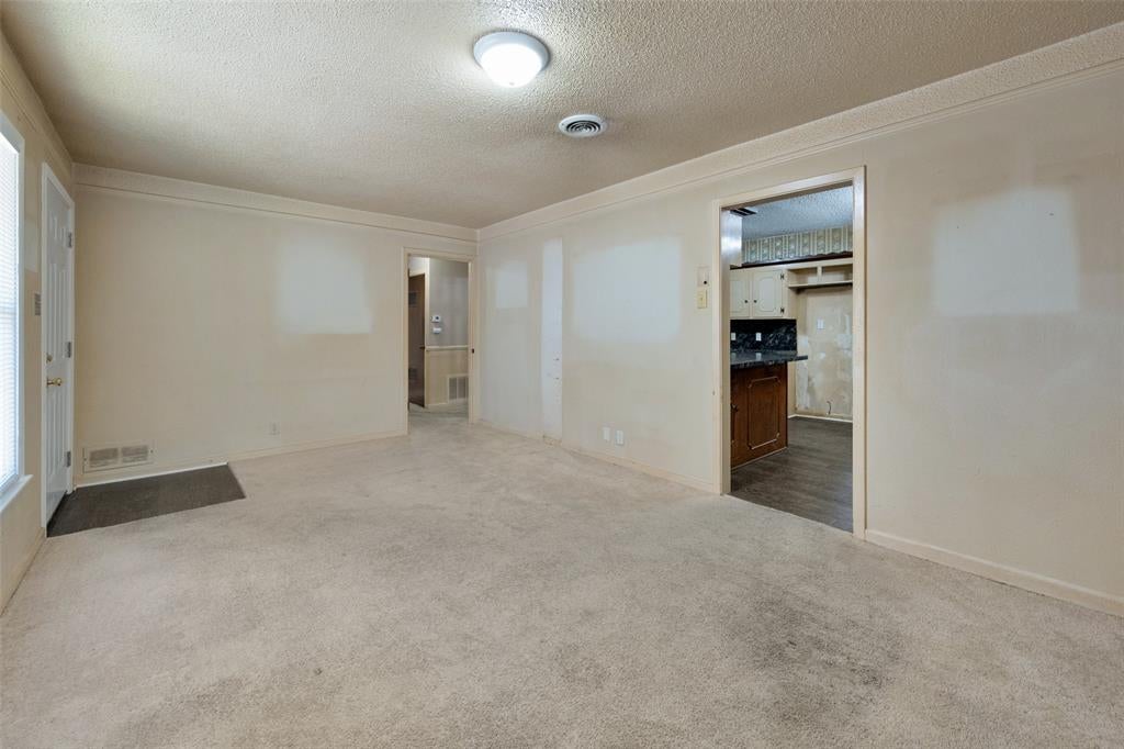 825 Glenda Drive