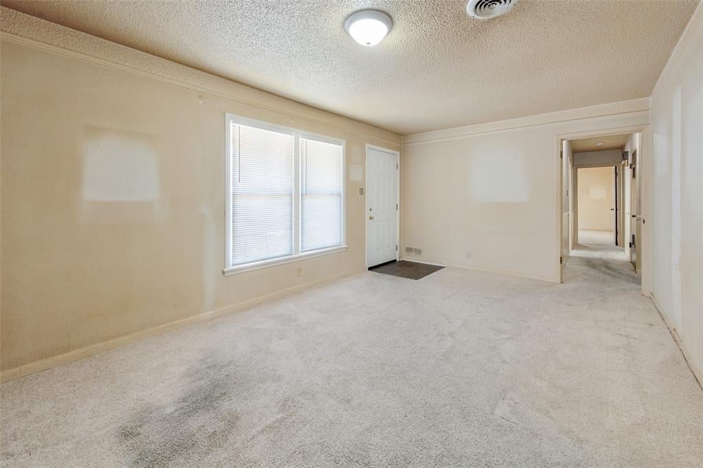 825 Glenda Drive