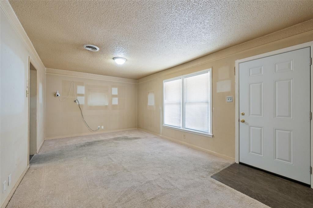 825 Glenda Drive