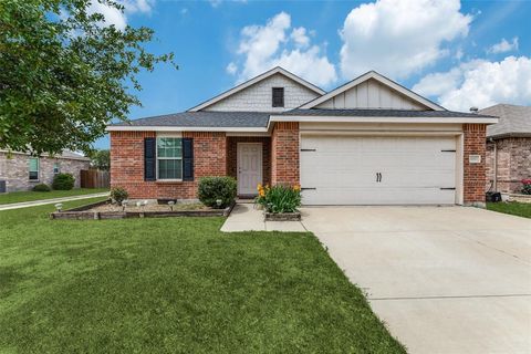 Photo of 10013 Amosite Drive, Fort Worth, TX 76131 (MLS # 21239085)