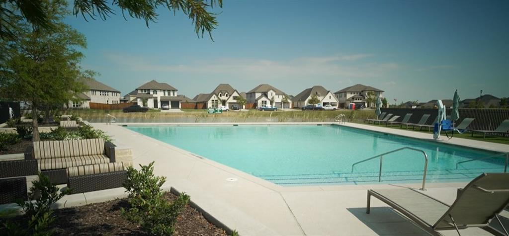 721 Feathergrass Court W