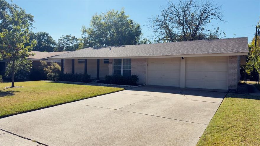 Charming and Fully Updated 3-Bedroom Home in Desirable Lockwood Estates! Step inside this beautifully remodeled home featuring 3 bedrooms, 2 bathrooms, and a 2-car garage. Perfectly blending modern upgrades with everyday comfort. Enjoy the warmth of hardwood and tile flooring throughout, complemented by energy-efficient double-pane windows that fill the home with natural light. The stunning kitchen offers granite countertops, a designer backsplash, and stainless steel appliances — including a gas stove, a favorite for home cooks. The spacious primary suite includes a beautifully tiled walk-in shower and dual vanities for added convenience. Additional highlights include recessed lighting, vaulted ceilings, ample storage, and a dedicated laundry room with washer and dryer hookups. The large backyard is ideal for relaxing or entertaining outdoors.
Located in the sought-after Lockwood Estates community, this home is managed by a wonderful landlord who takes great pride in maintaining the property.
