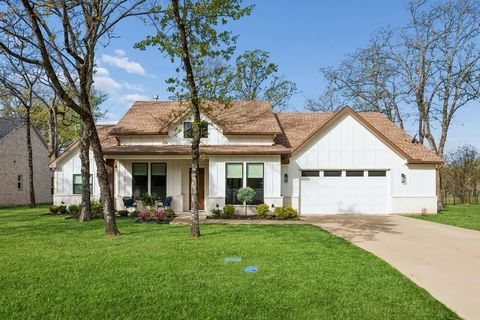 207 Colonial Drive Mabank TX 75156