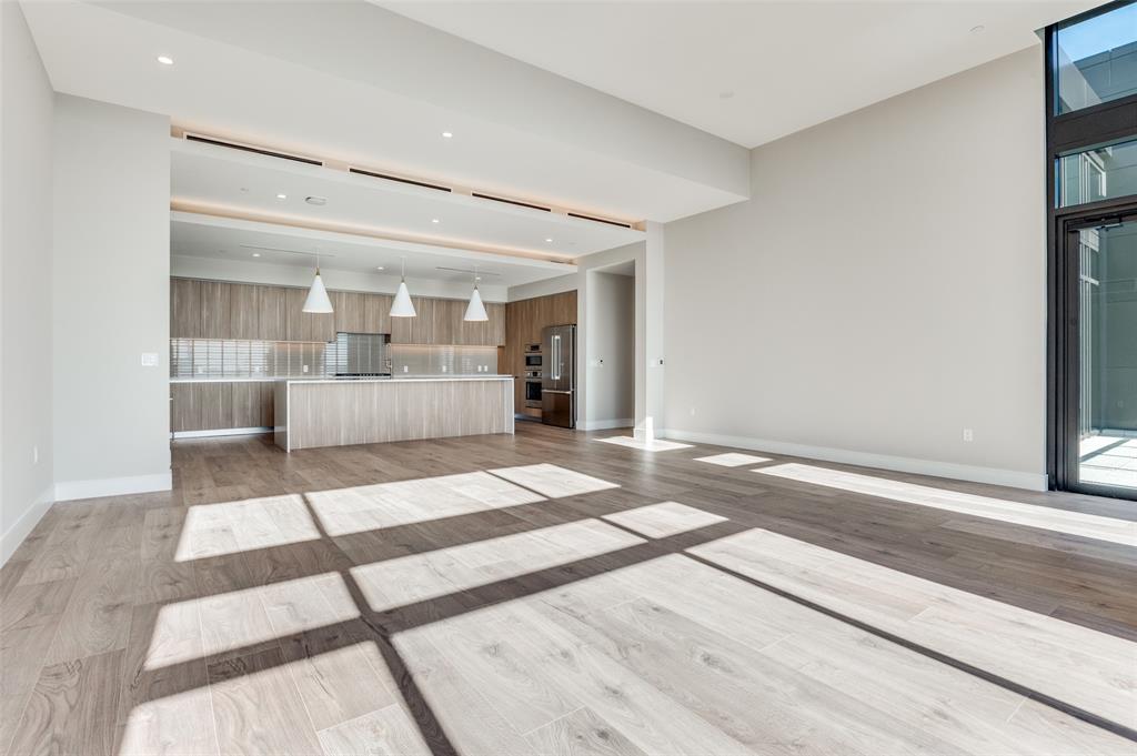 3003 Maple Avenue 2220
