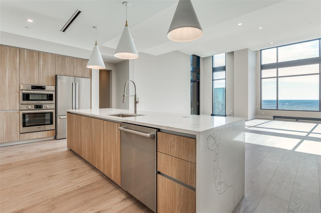 3003 Maple Avenue 2220