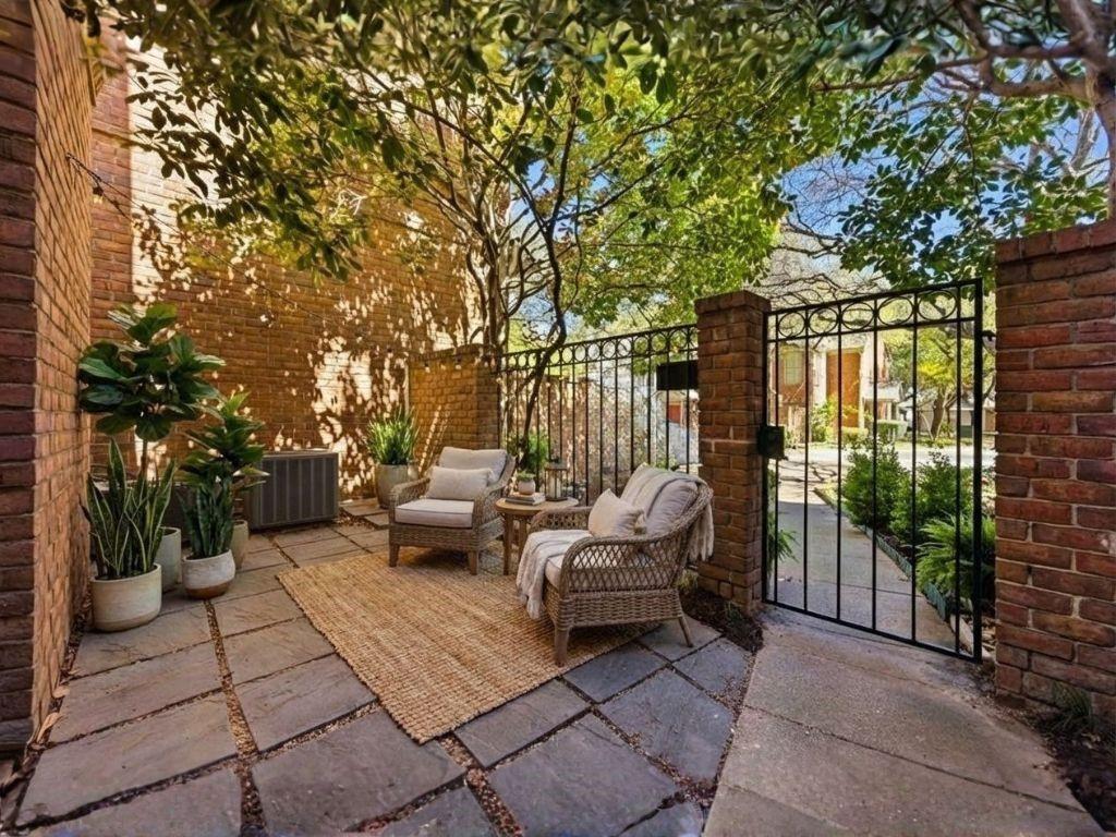 4050 Frankford Road 804