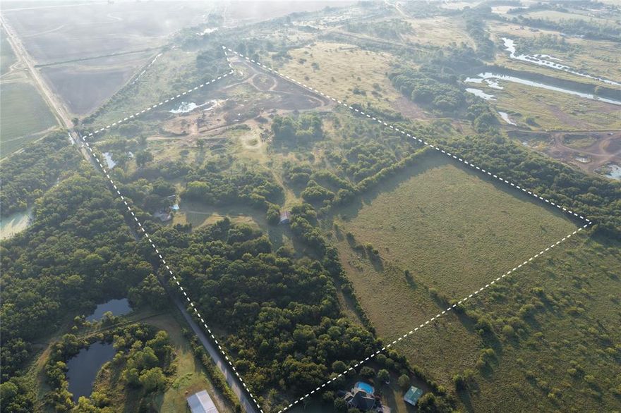 Plus or minus 80 acres located just south of Dallas near Malloy Bridge RD. Has active sand pit with turn key equipment including wash bay at an additional cost. Expand your operation or acquire sand and materials at a lower cost basis with assets to sale. The property is roaming with wildlife and could also be used to hunt and fish drawing from the wildlife in the Trinity River bottoms. Additional plus or minus 5 acres with home that could be used as an office or foreman house available as well.