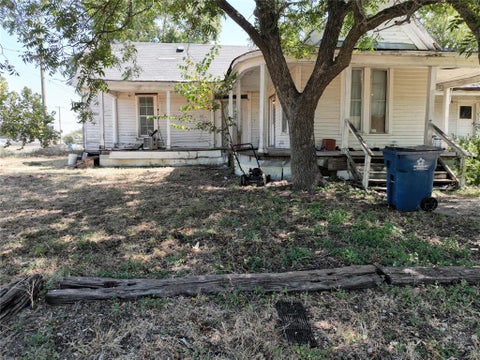 Photo of 106 N Wesley Street, Itasca, TX 76055 (MLS # 21372934)