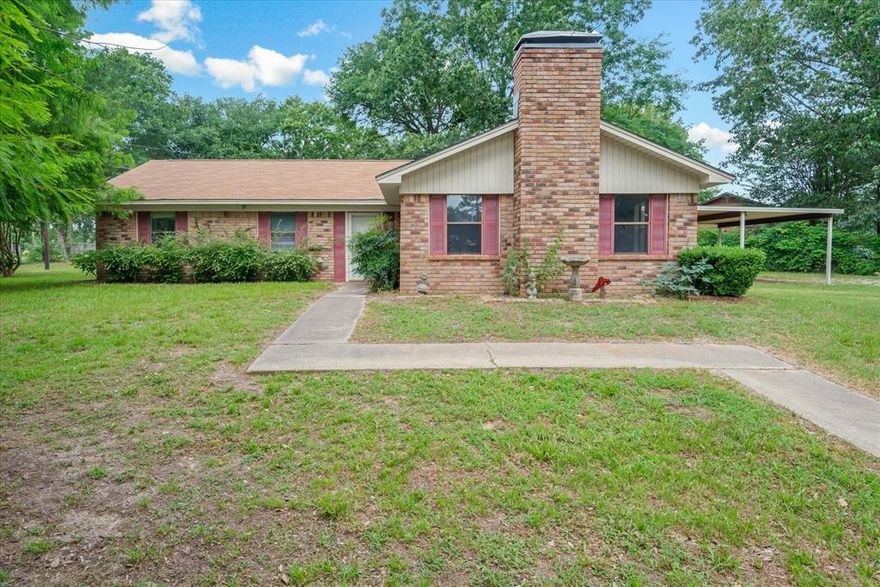 Tucked just off Highway 31 at the corner of a quiet county road, this adorable three bedroom, two bath home sits on a great little lot with all the East Texas charm you’ve been looking for. With fresh new floors and paint throughout, it’s move-in ready and just waiting for your personal touch.
You will love the spacious yard...plenty of room to stretch out, entertain, or just enjoy the shade of the beautiful, mature trees. It’s a peaceful and private spot, ideal for those looking for that quiet country feel without being too far from town. Whether you’re starting fresh or slowing down, this little slice of East Texas is full of potential. Come make it your own!