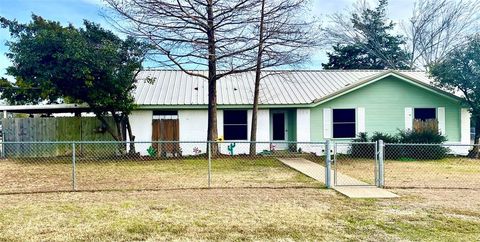 1116 Navarro Mart TX 76664