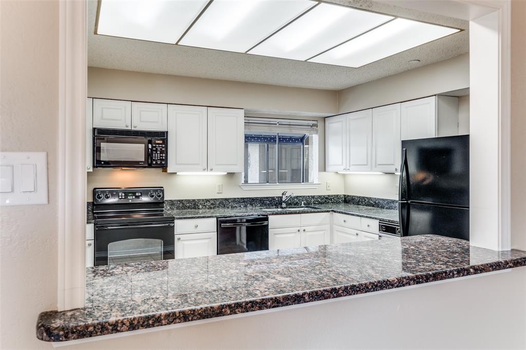 LE PARC CONDOMINIUMS - Residential