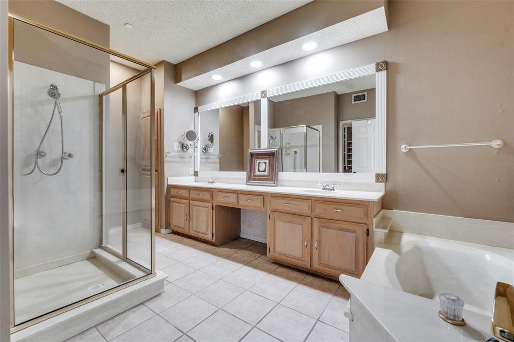 LE PARC CONDOMINIUMS - Residential