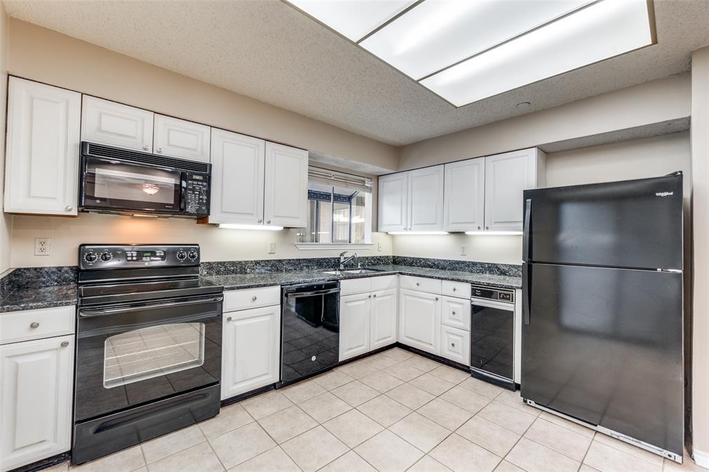 LE PARC CONDOMINIUMS - Residential