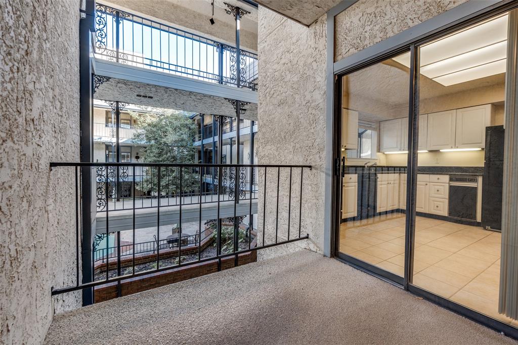 LE PARC CONDOMINIUMS - Residential