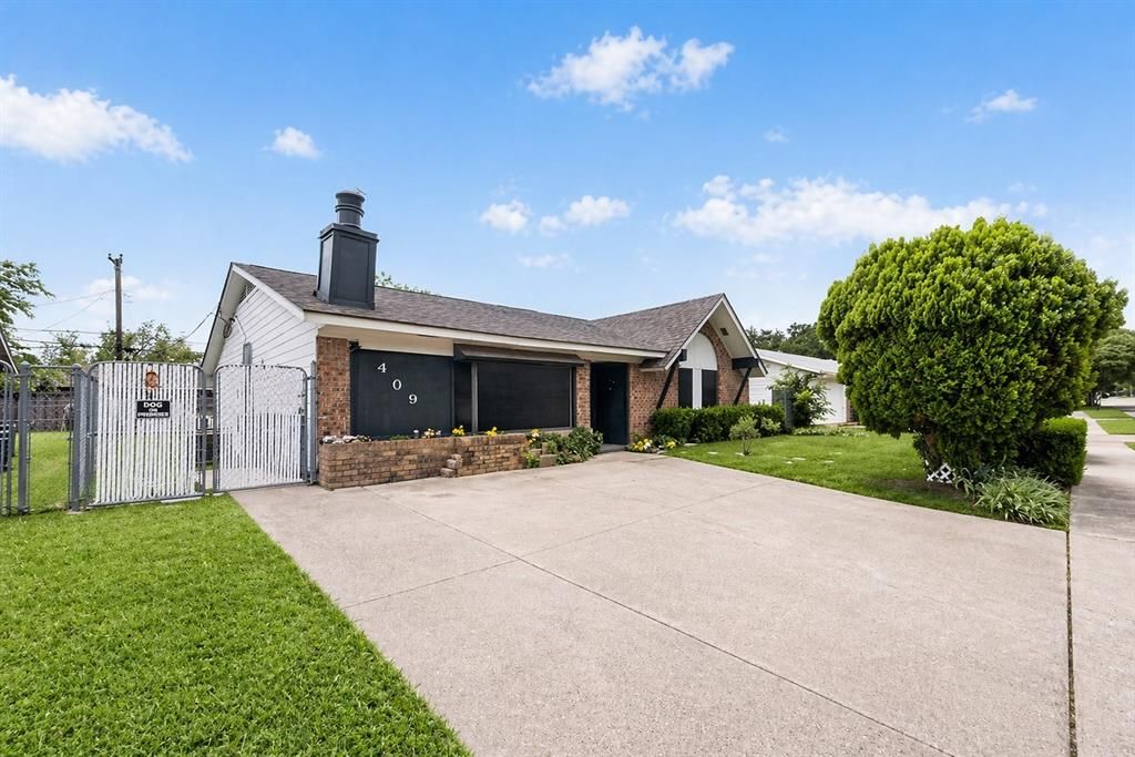 Photo of 409 Southlake Drive, Forney, TX 75126 (MLS # 21250663)