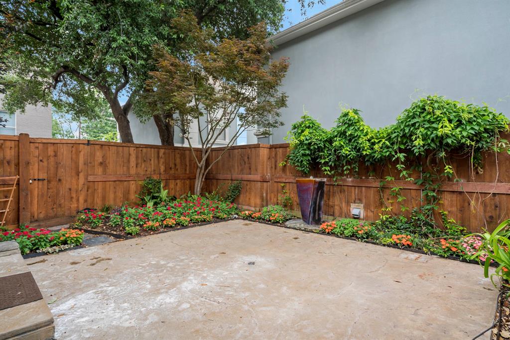 Renaissance Way Amd - Residential