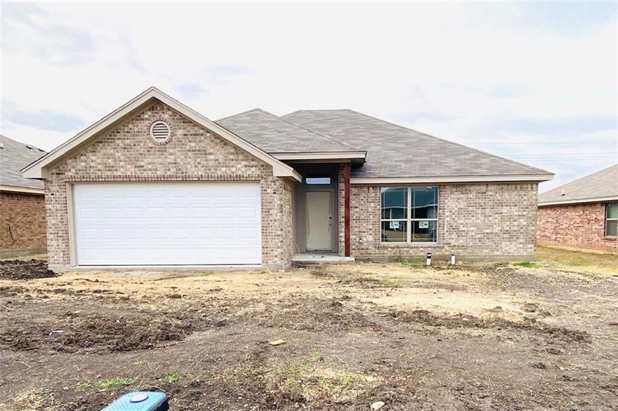 New Construction!! Three bedrooms/two bathrooms, open floor plan/split bedrooms, under new construction in Stoneridge Addition. Kitchen features granite counter tops, tile back splash, ceramic tile floors, oak cabinets with stainless appliances/kitchen sink. Bedrooms have carpet flooring. Master bathroom with double sinks and marble counter tops. Home has numerous energy saving & structural features. Great location! Close to Gatesville Fitness Center and schools.