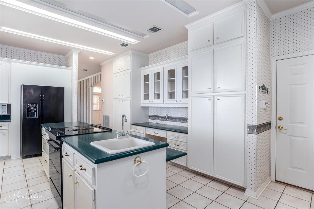 5713 S Lakeshore Drive