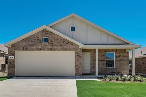 Single Family Residence in Royse City TX 1832 Lotus Street.jpg