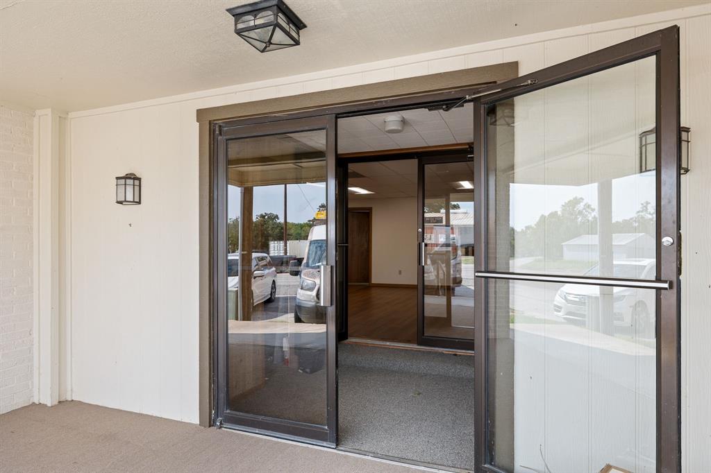 108 E Lipan Drive
