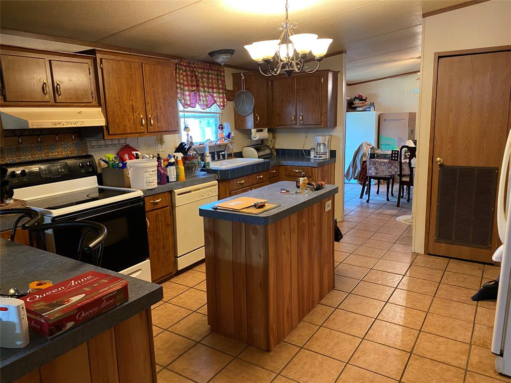 Photo 8 of 37 of 2414 Fm 2201 mobile home