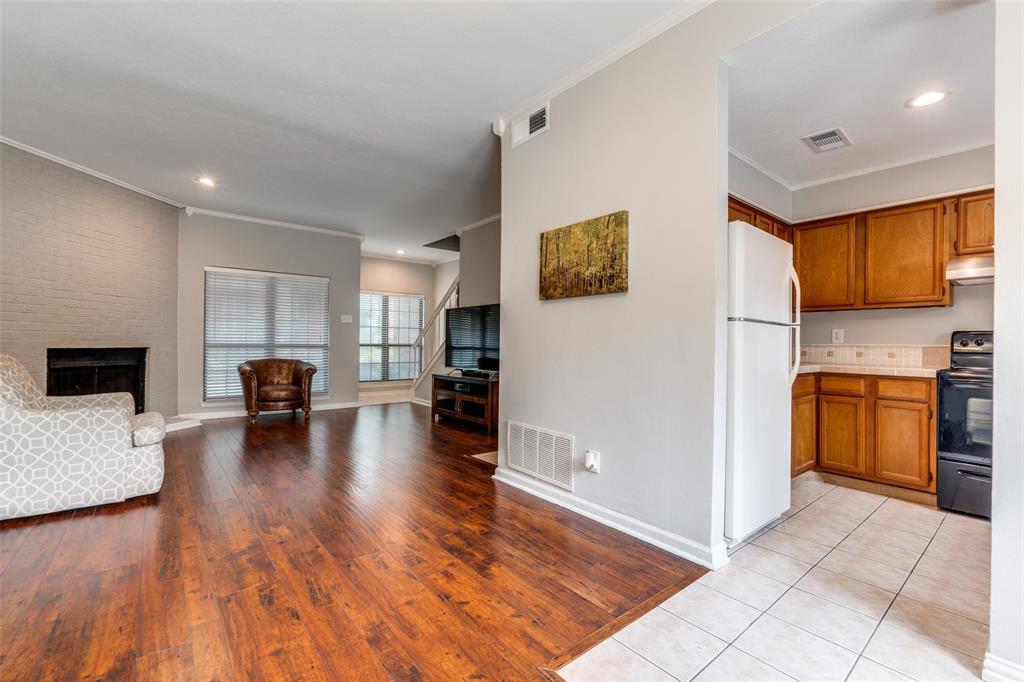 Glen Oaks Townhomes Condo - Residential