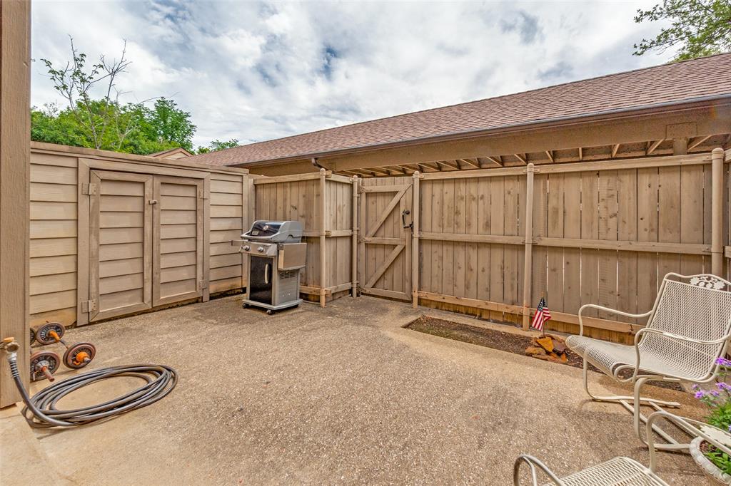 Glen Oaks Townhomes Condo - Residential