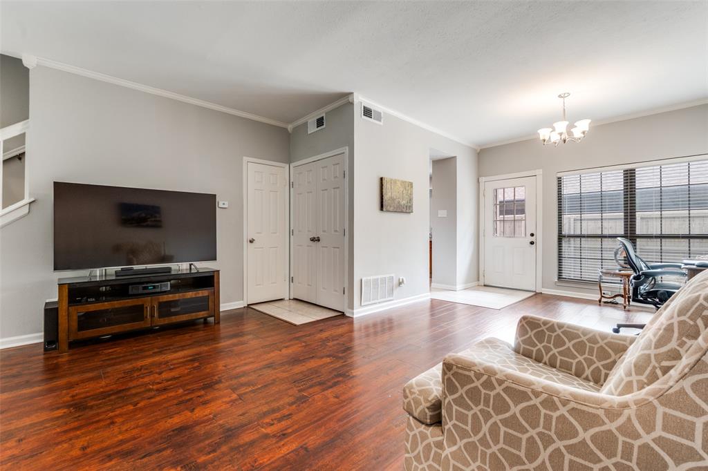 Glen Oaks Townhomes Condo - Residential