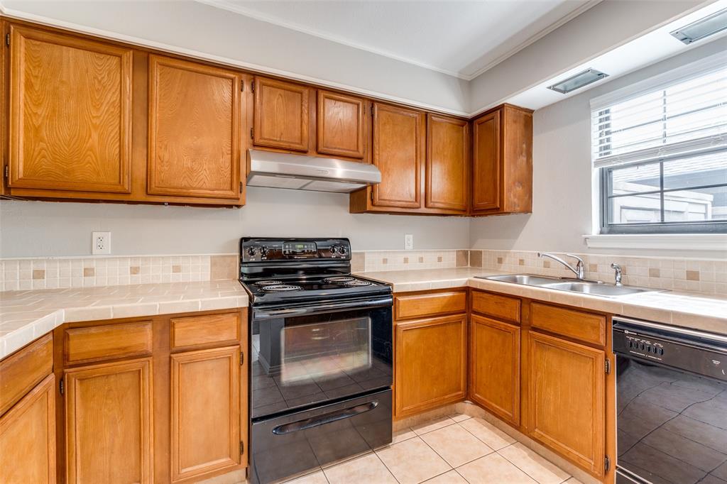 Glen Oaks Townhomes Condo - Residential