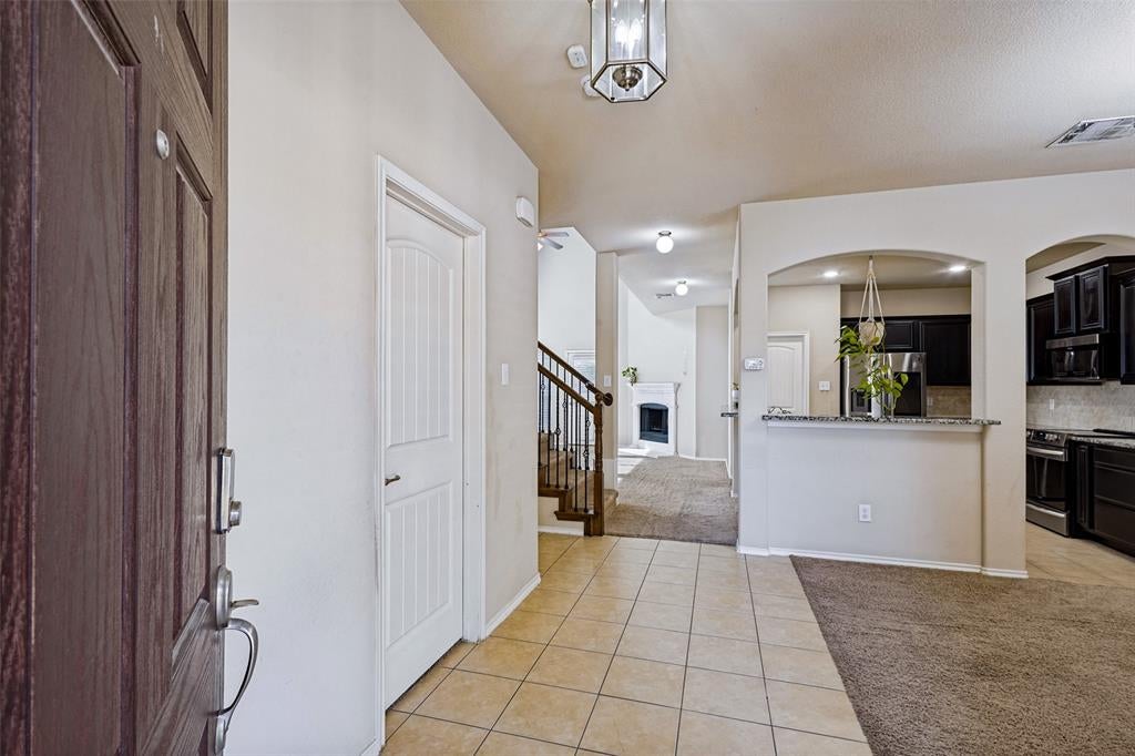 2201 Canyon Point