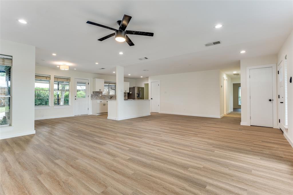 1601 Elk Grove Drive