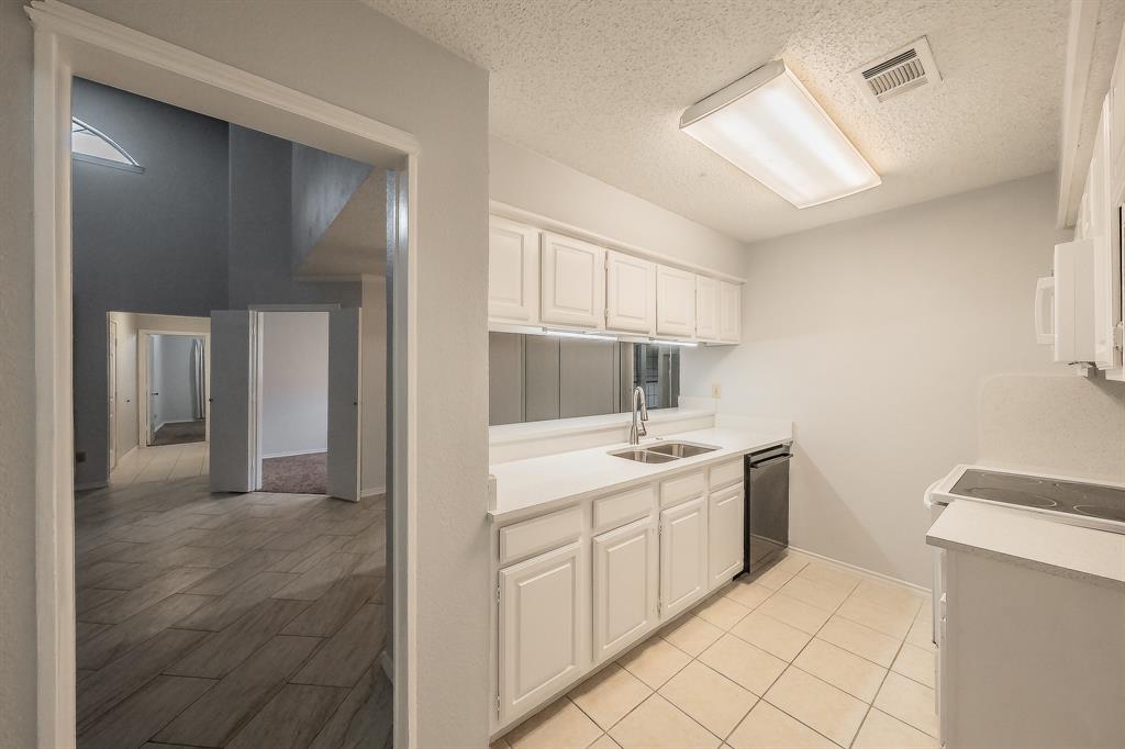 Keller Spgs Townhome 2800 - Residential