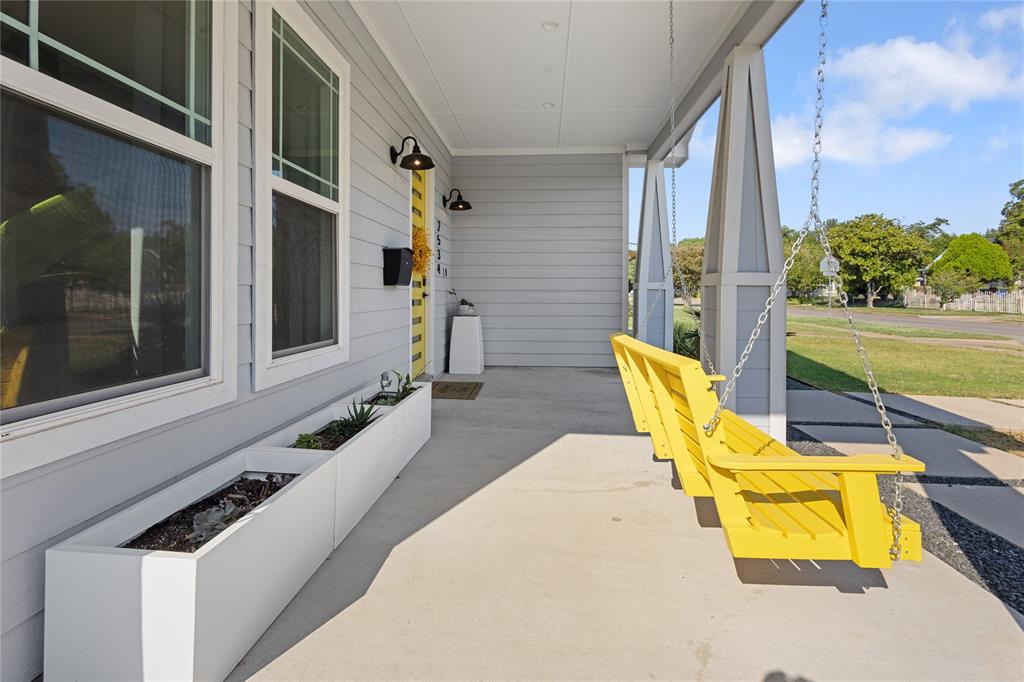 2534 Gladstone Drive