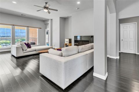 2719 Falcon Trail Grand Prairie TX 75052