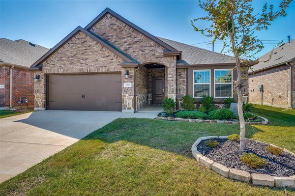 10516 FOUNTAIN GATE ST, AUBREY, TX 76227 - Image 1e92cd3f46ba00ebc2ac8a2a27121801/636870972