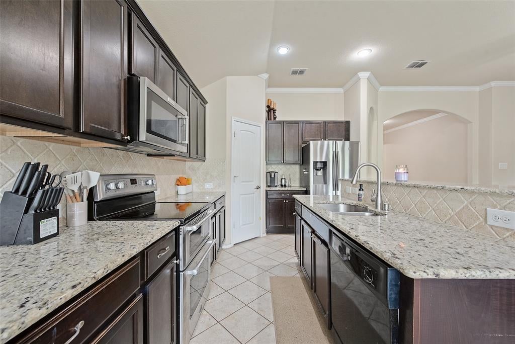 8221 Black Hills Trail