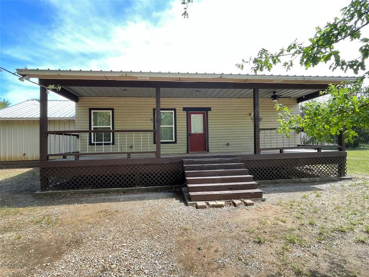 Photo 1 of 40 — 2110 County Road 1220, Savoy, TX 75479