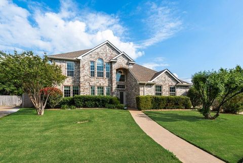Photo of 2400 Summer Glen Ct, Arlington, TX 76001 (MLS # 21243612)