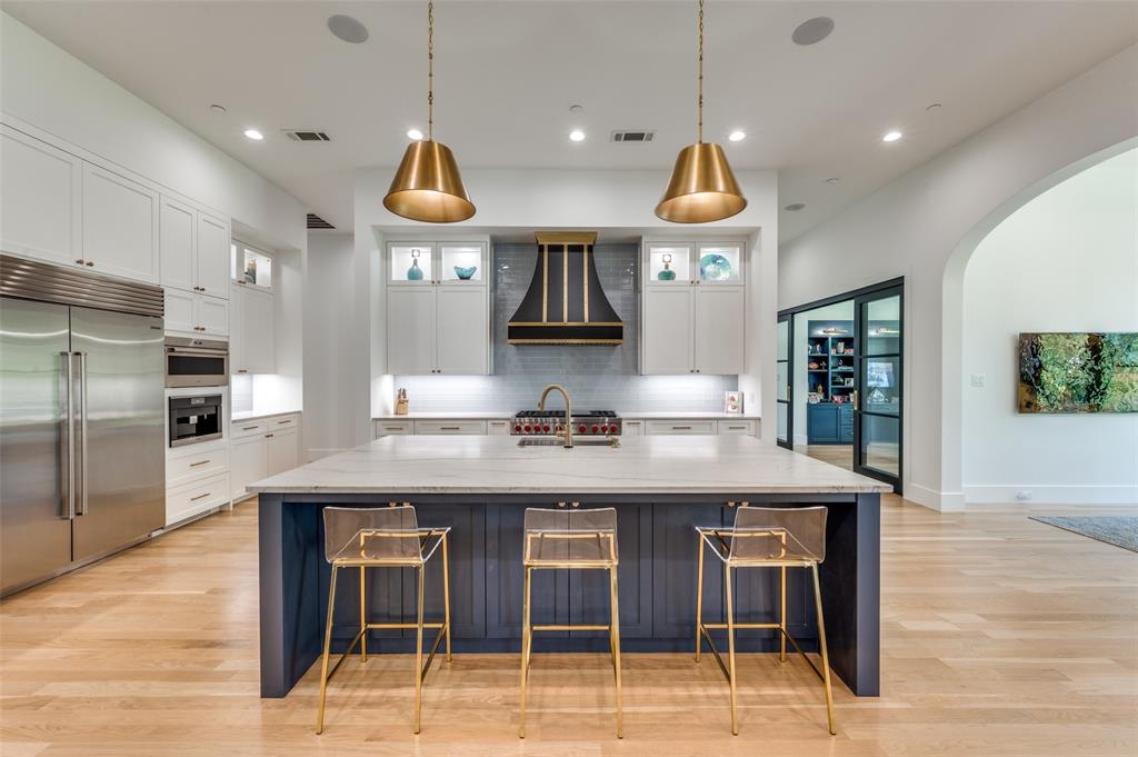 Royal Crest - Residential