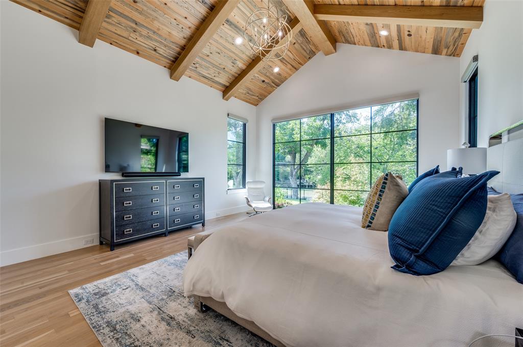 Royal Crest - Residential