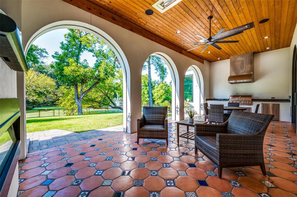 Royal Crest - Residential